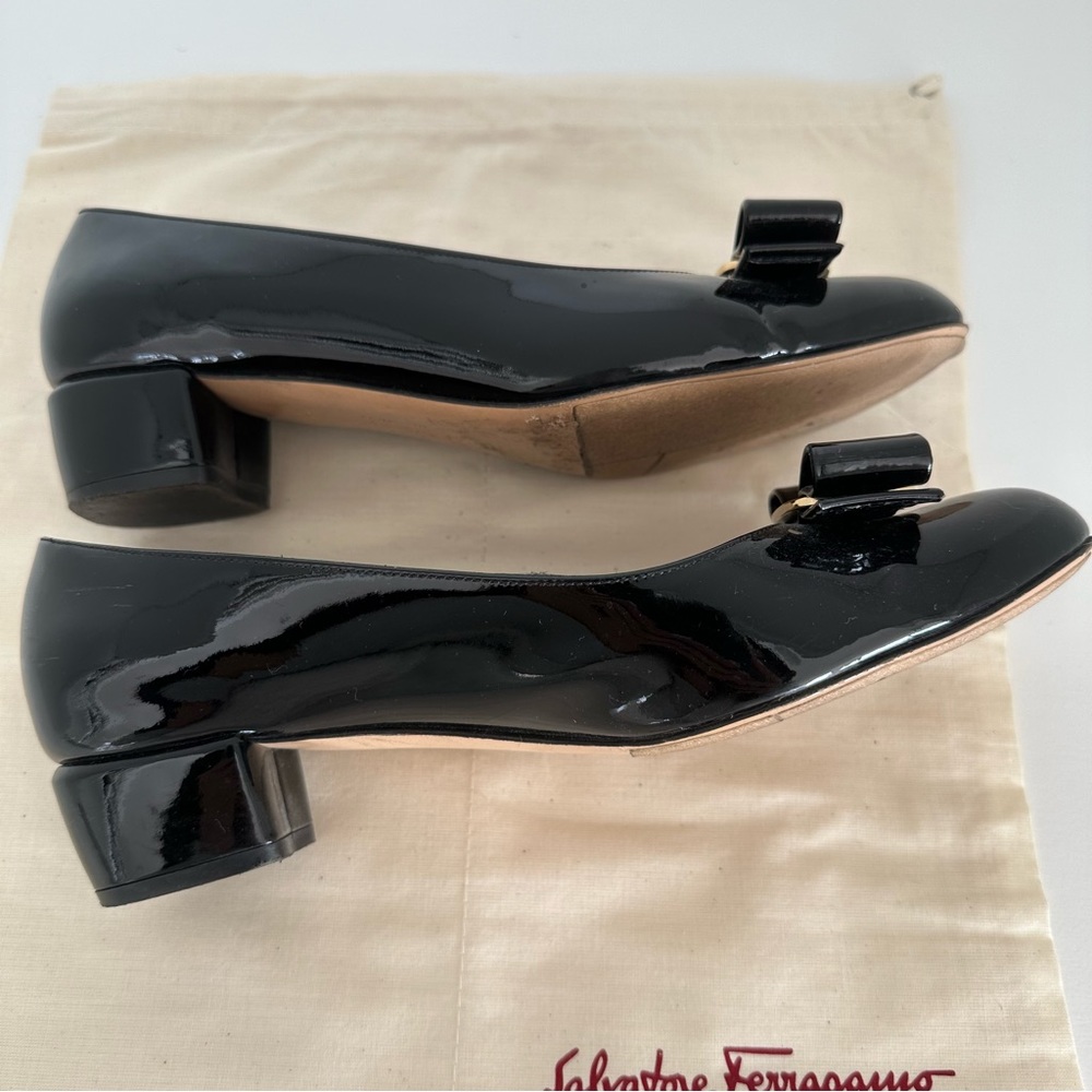Ferragamo Vara Bow Low-Heel Pumps Patent Leather - Picture 7 of 9